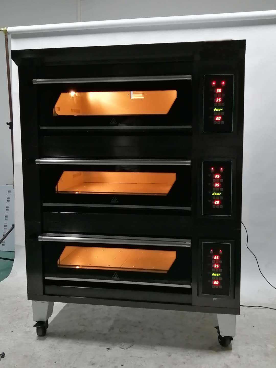 Customizable Electric High Quality Standard Deck Oven 3 Layers 12 Pans