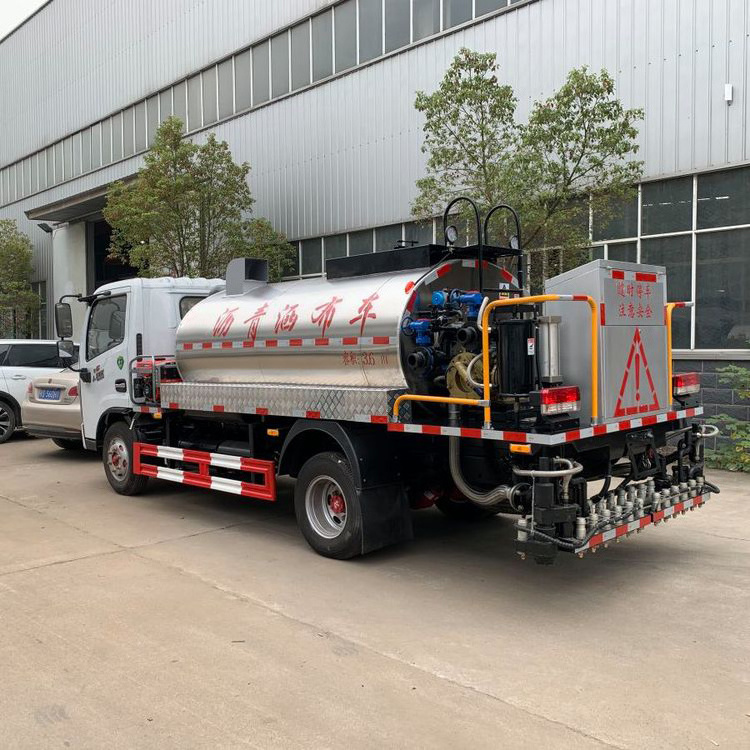 Hot Emulsified DongFeng 7000 Liters Asphalt Distributor Truck Spreader Bitumen Spraying Truck