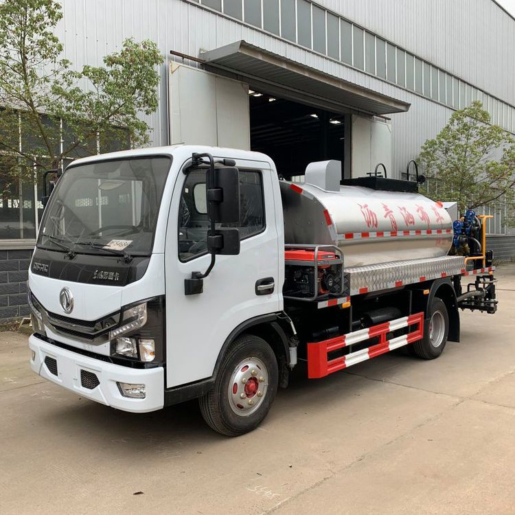 Hot Emulsified DongFeng 7000 Liters Asphalt Distributor Truck Spreader Bitumen Spraying Truck