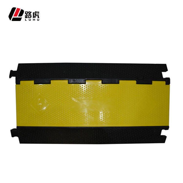 Outdoor Heavy Duty Rubber And Plastic Cable Protector 3 Channel Car Rubber Cable Ramp for Sale