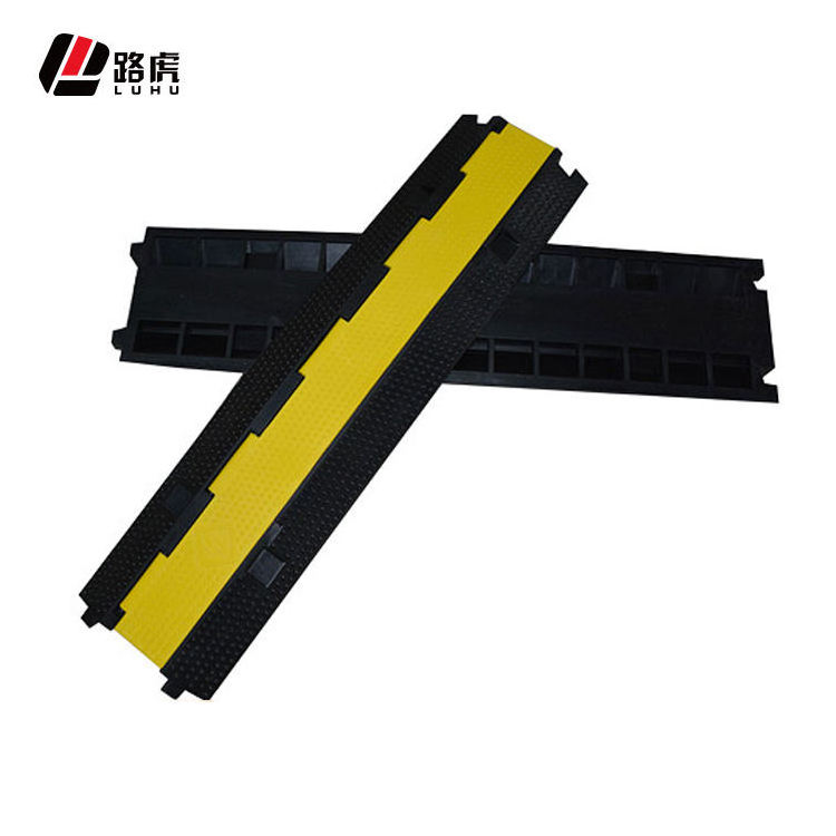 Outdoor Heavy Duty Rubber And Plastic Cable Protector 3 Channel Car Rubber Cable Ramp for Sale