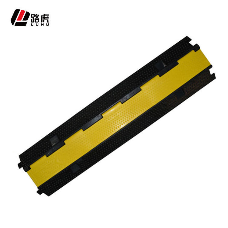 Outdoor Heavy Duty Rubber And Plastic Cable Protector 3 Channel Car Rubber Cable Ramp for Sale