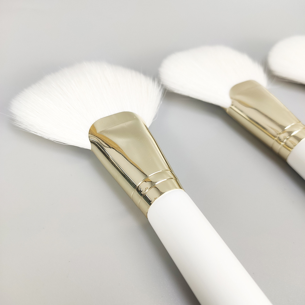 Luma Custom Makeup White Super Soft Face Cleaning Peel Short Thick Fluffy Esthetic Goat Hair Fan Brushes For Facial