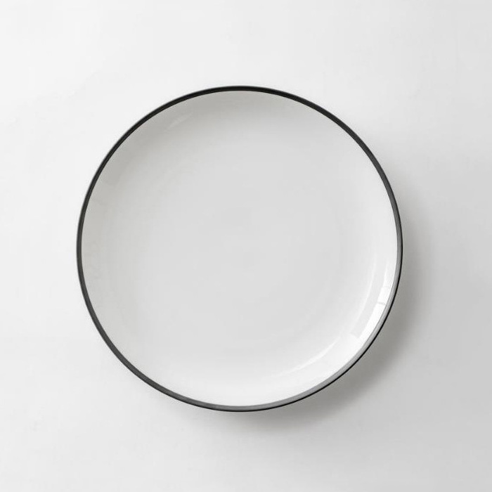 Hot sale white simple style catering bone china dinner plates with black rim