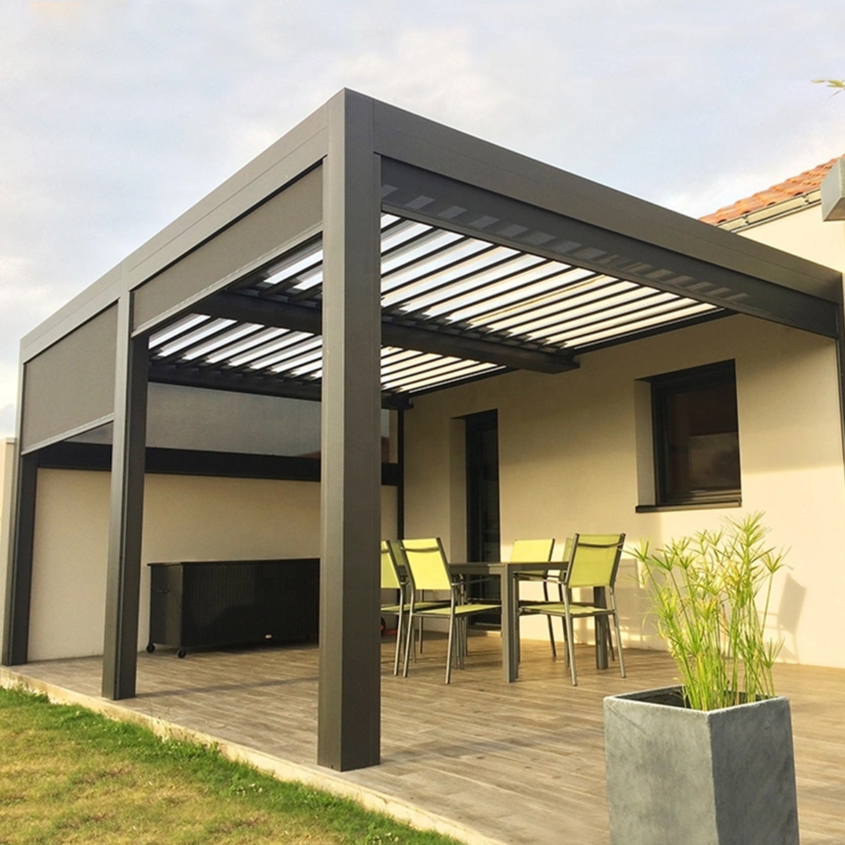 Outdoor Rainproof Metal Slats Electric Panel Louver Sun Gazebo Bioclimatic Louvered Aluminum Pergola Made In China