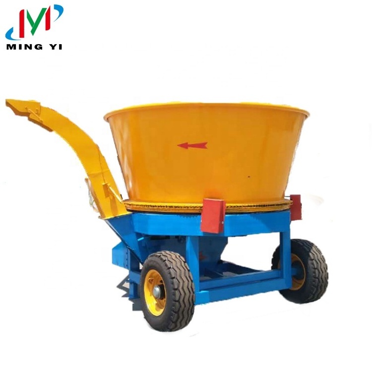 China Large Scale Tractor PTO Driven straw bale shredder for cattle's feed Hammer Mill Crusher grass cutter