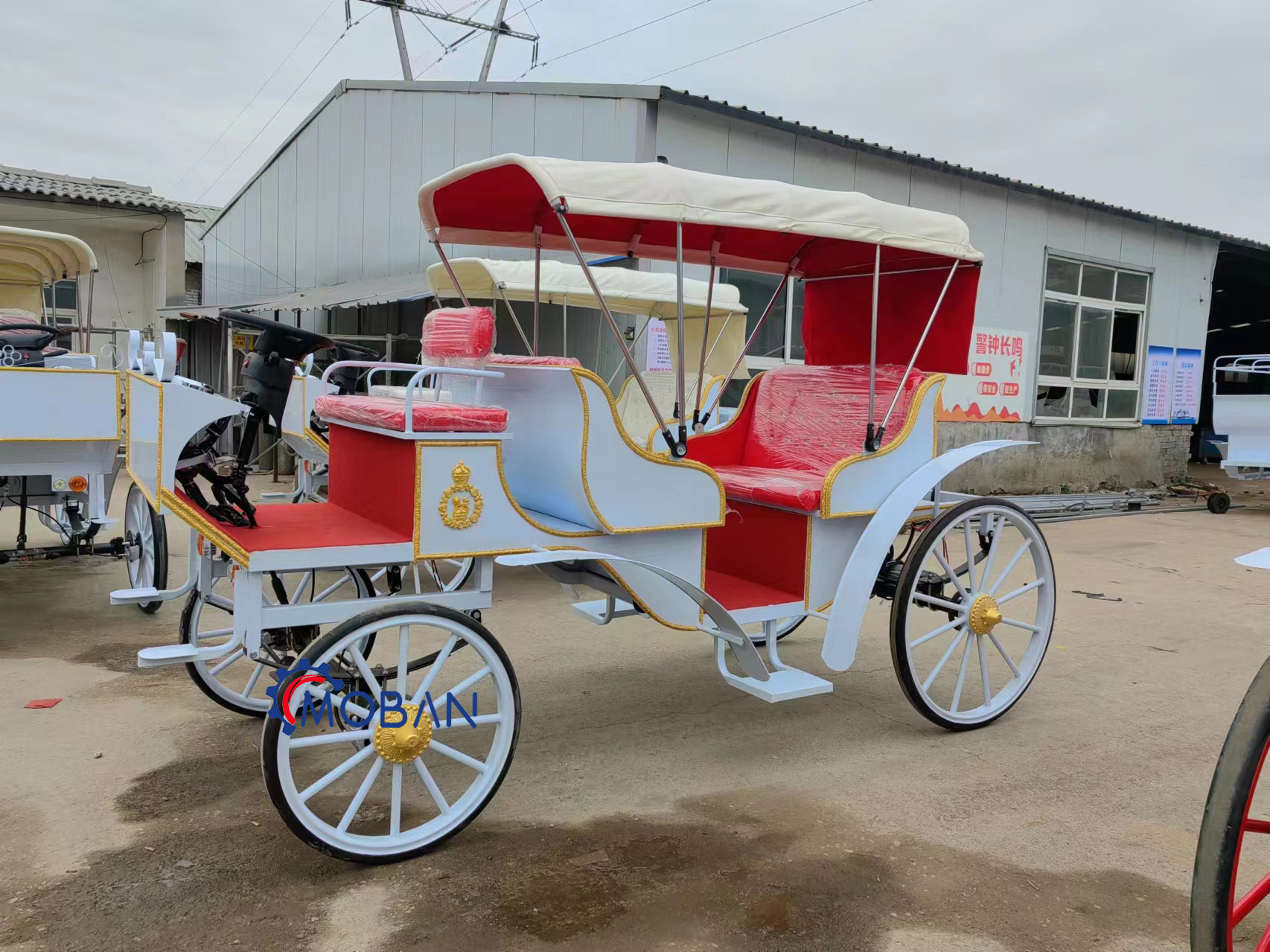 Newly designed wedding horse drawn carriage electric sightseeing carriage life size cinderella horse carriage cart on sale