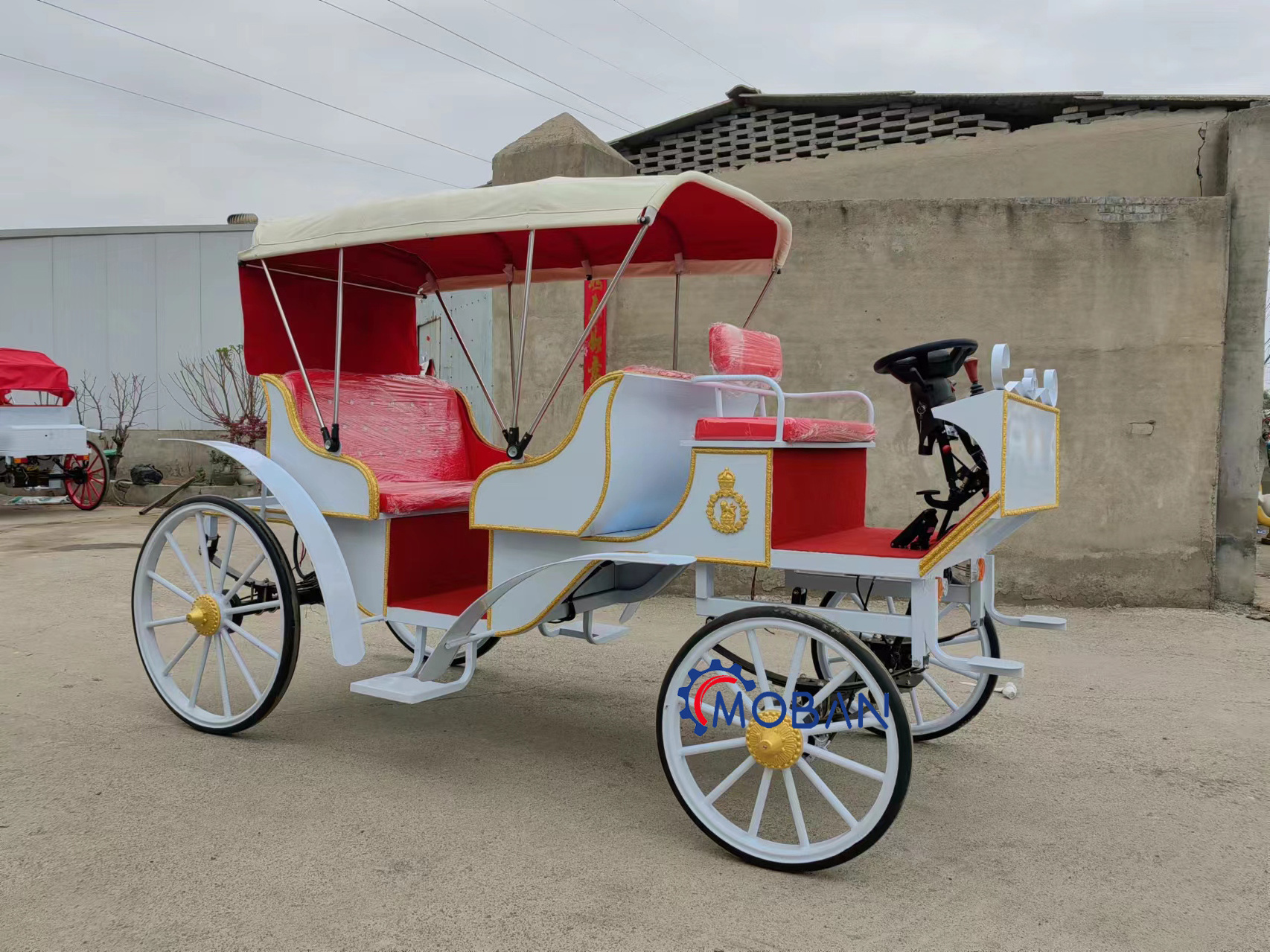 Newly designed wedding horse drawn carriage electric sightseeing carriage life size cinderella horse carriage cart on sale