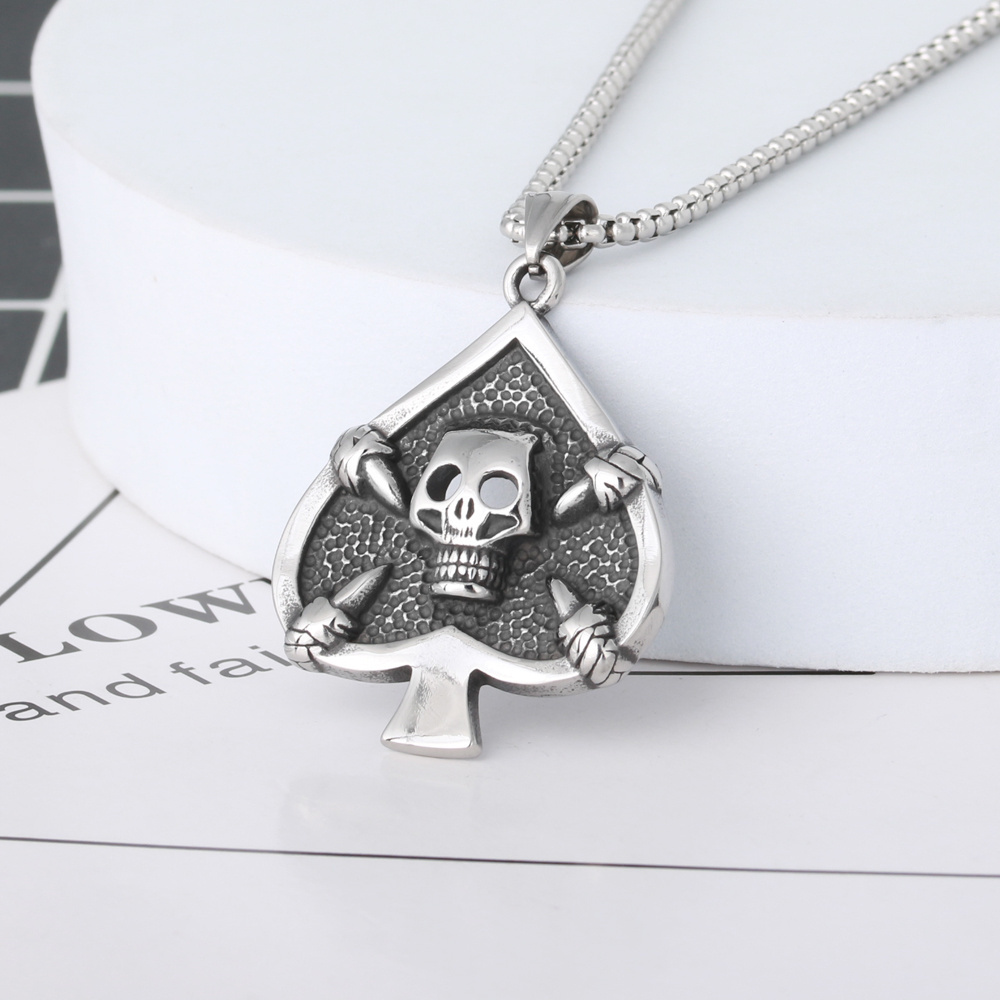 Hot Selling Personality Vintage Playing Cards Spade Skull Pendant Stainless Steel Mens Heart Shape Pendant