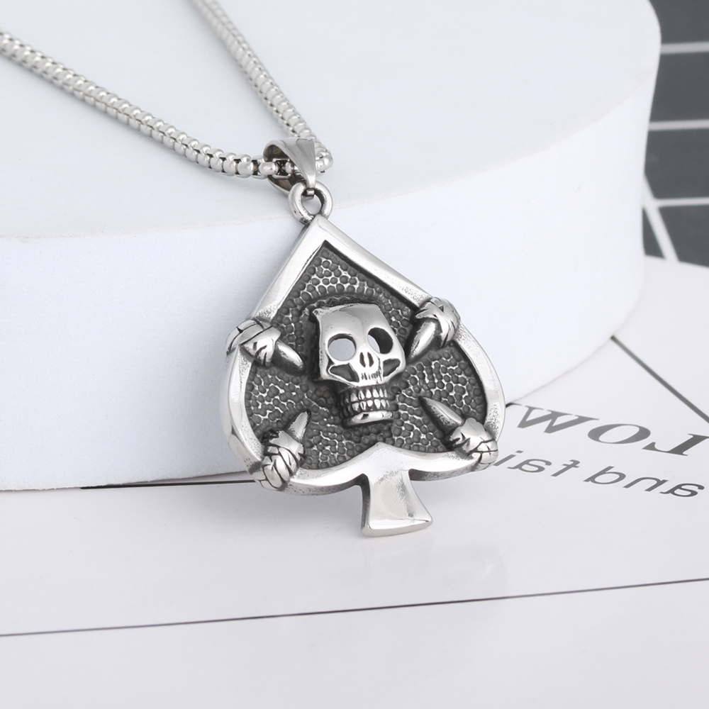 Hot Selling Personality Vintage Playing Cards Spade Skull Pendant Stainless Steel Mens Heart Shape Pendant