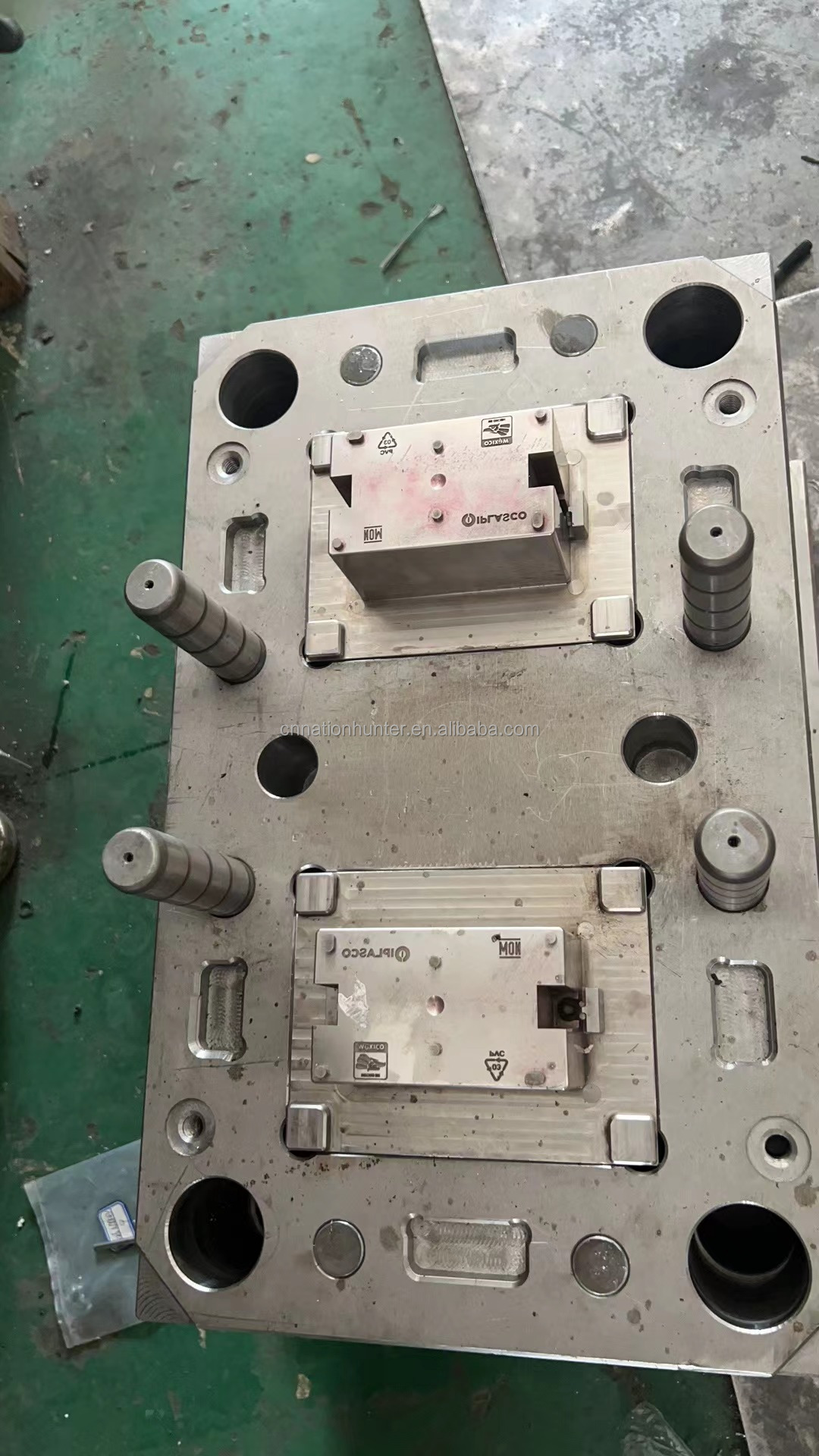 Video!Professional factory 2 cavity cold runner precision electrical plastic PVC junction box injection template moulding