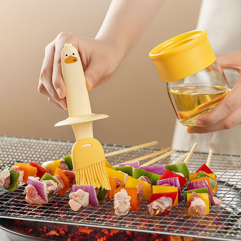 New style cute barbecue empty clear glass oil bottles kitchen packaging thermostability glass container with silicone brush