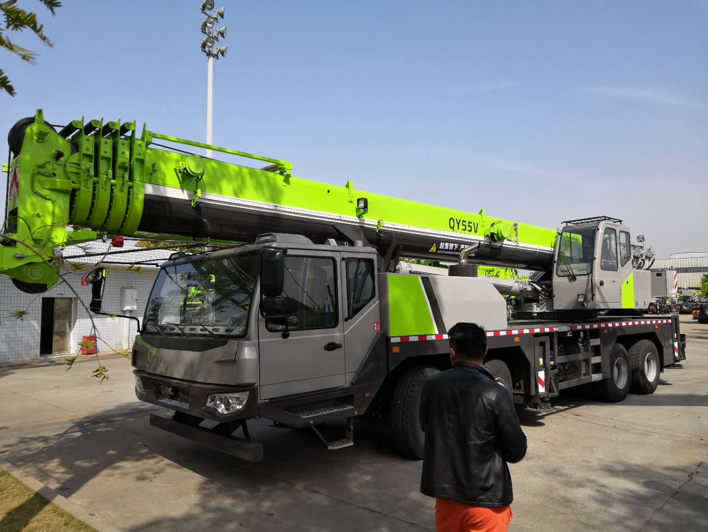 High Quality 80Ton Truck Crane QY80V with High Efficiency