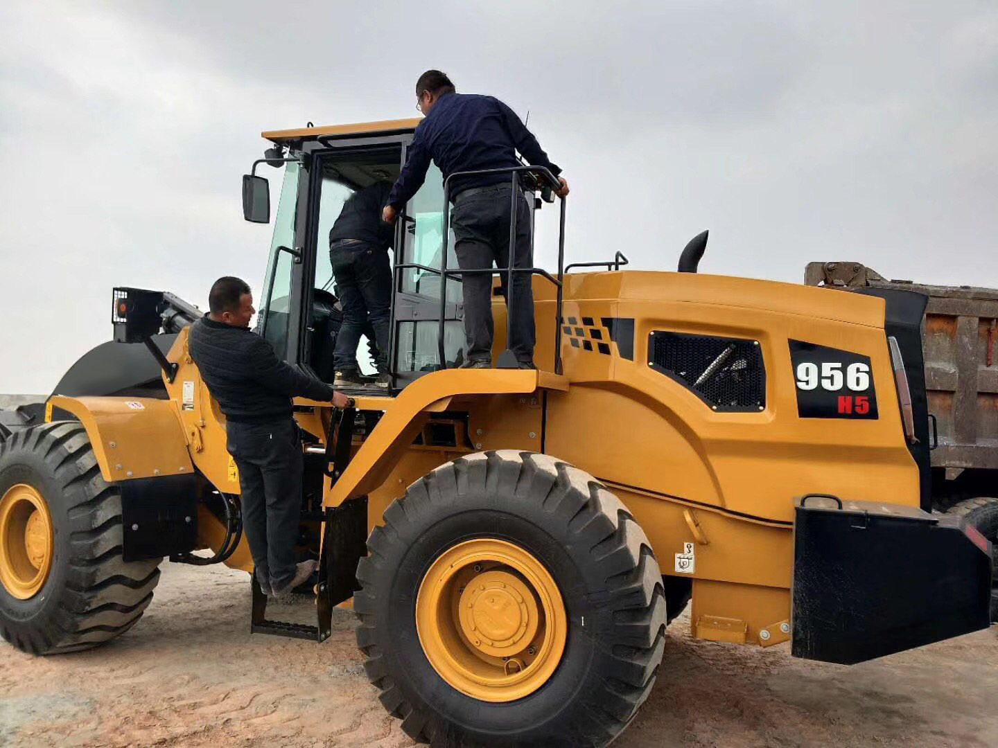 China earth mover Wheel Loader SYL956H Earth Moving Machinery 6 Ton Wheel Loader