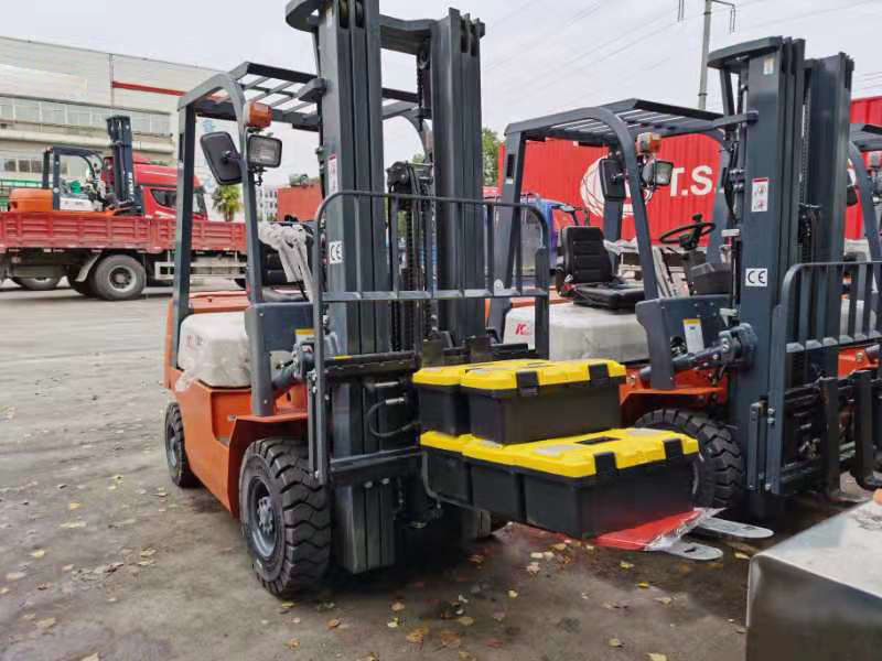 HELI 1.5 Ton Mini Grua Horquilla Container Fork Lift Big Diesel Forklift With Dual Tires CPCD15