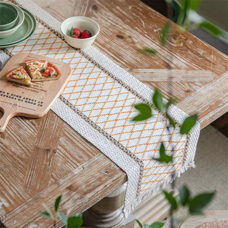 High Quality Heat-resistant Cotton Linen Fabric Bohemia Table Runner for Home Decoration