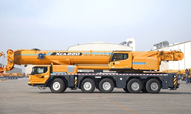 China Famous Brand Crane Truck 200 Ton Mobile All Terrain Crane XCA200