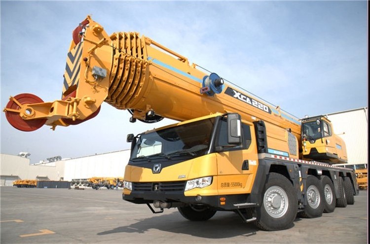 China Famous Brand Crane Truck 200 Ton Mobile All Terrain Crane XCA200