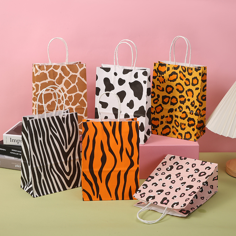 STOCK 21*15*8cm Jungle Party Animal Design Door Gift Paper Bag Kraft Paper Bag With Handle