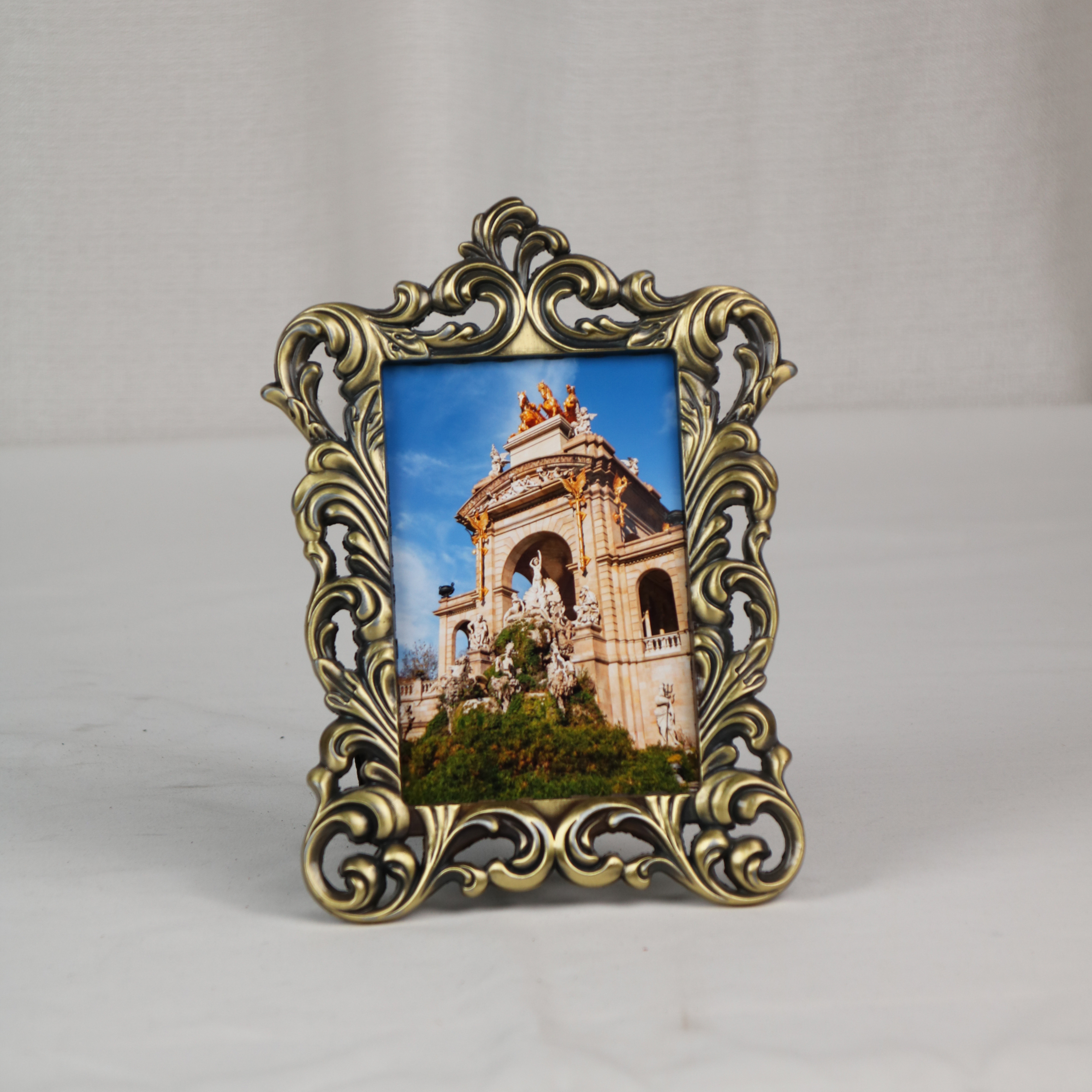 Custom Hollow-out Paris Travel Souvenir Picture Metal Photo Frame