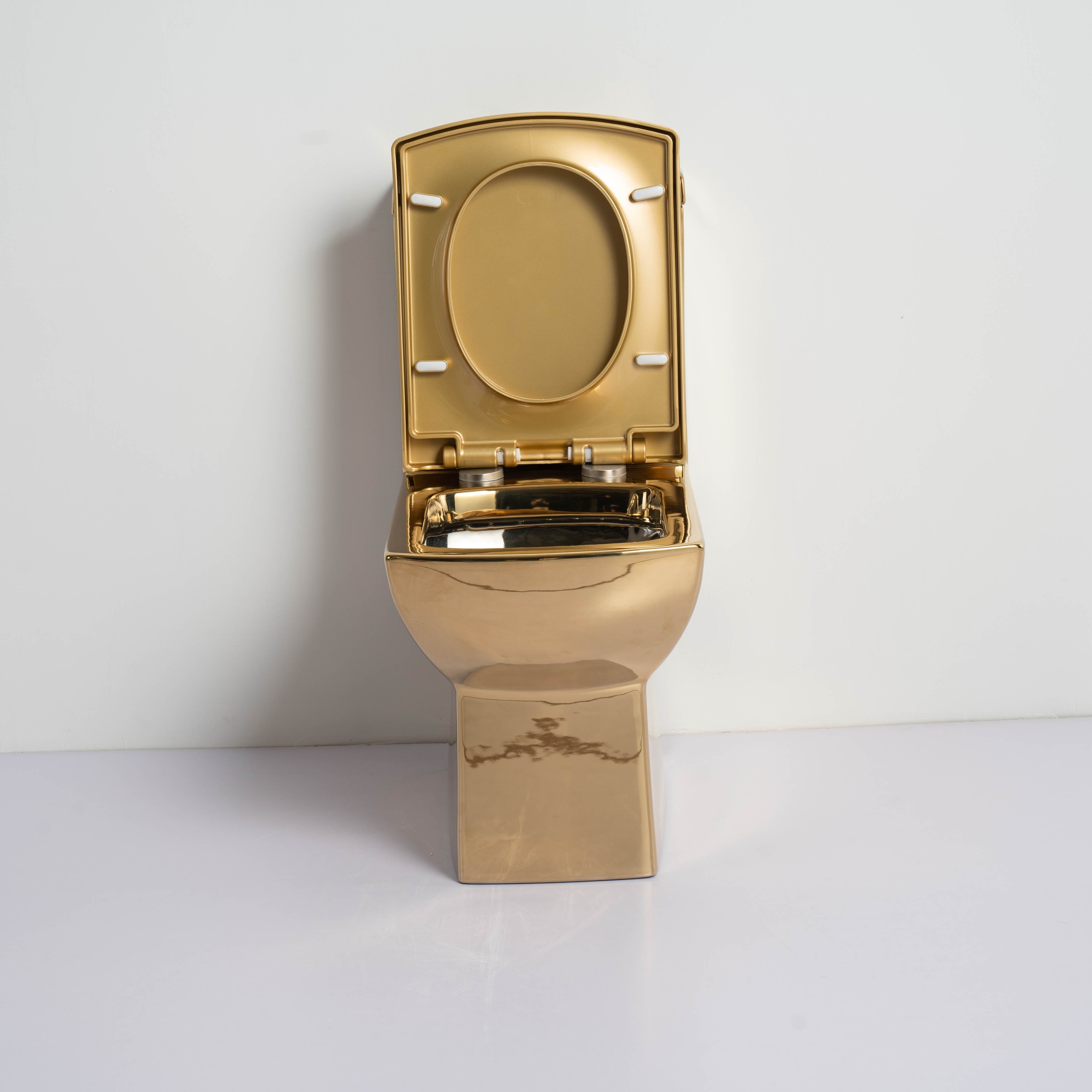 Chaozhou Sanitary Ware Luxury Pattern Pure Golden Color S-trap Commode Wc Electroplating One Piece Toilet