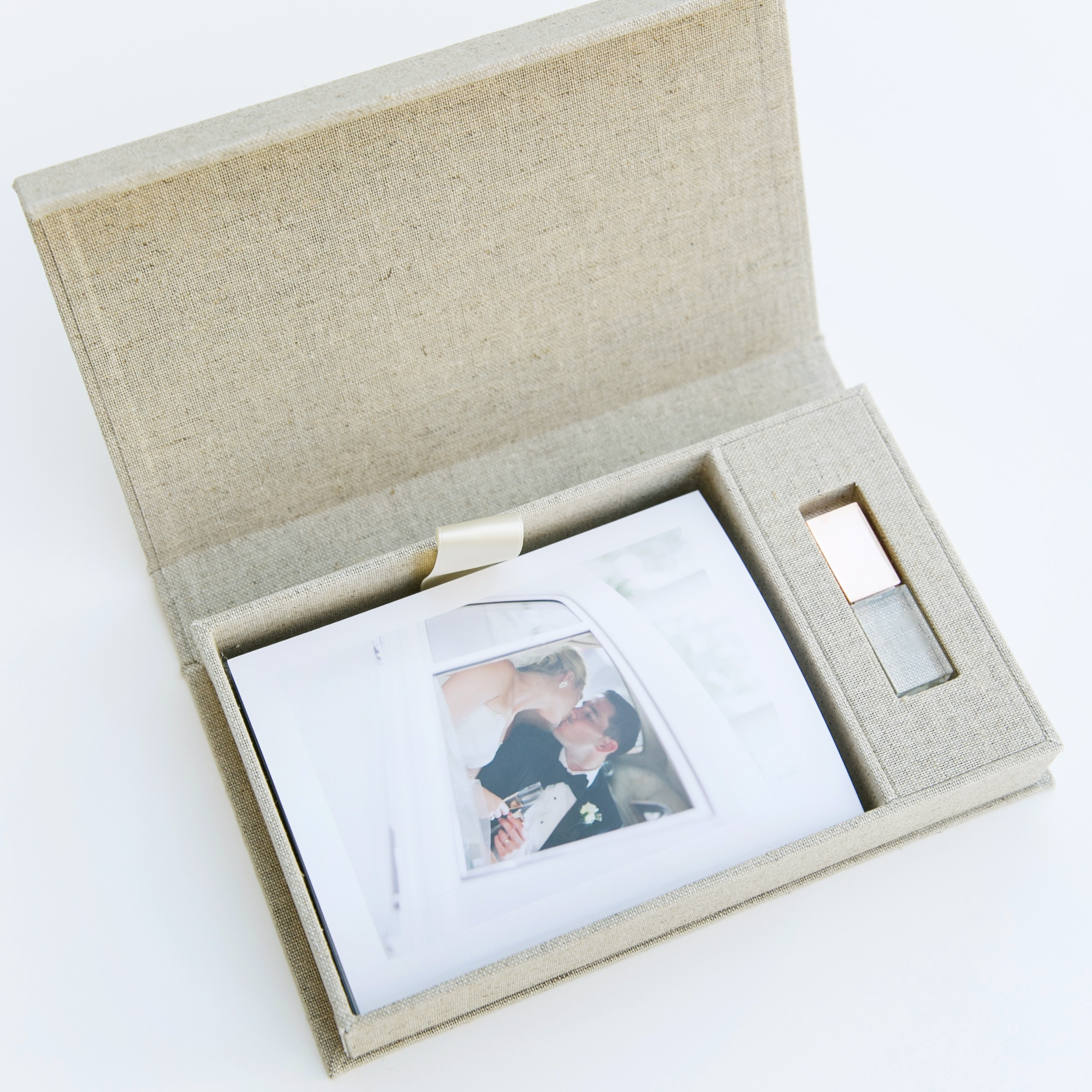 luxury velvet wedding invitation card gift box with satin silk