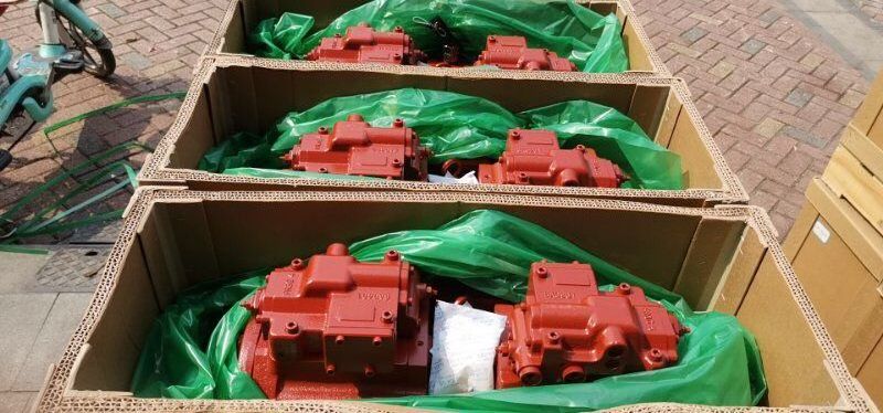 Factory Direct Sales Factory Price  excavator  hydraulic pump axial piston 38240-76100 Hydraulic Pump For Kubota