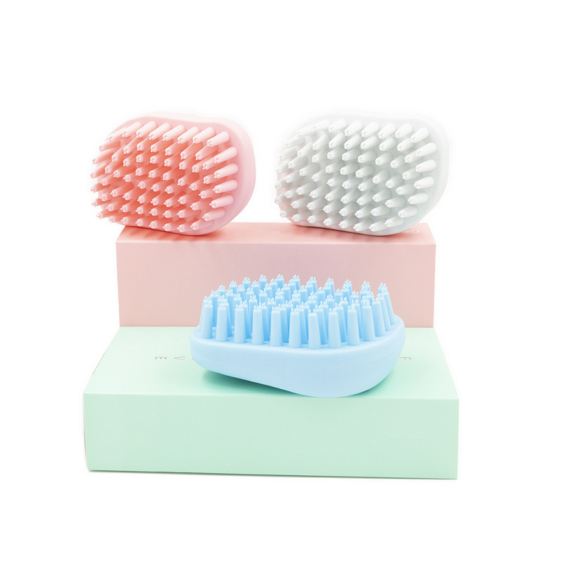 Shampooing and Massaging animals pet shower grooming bath hair remover brush