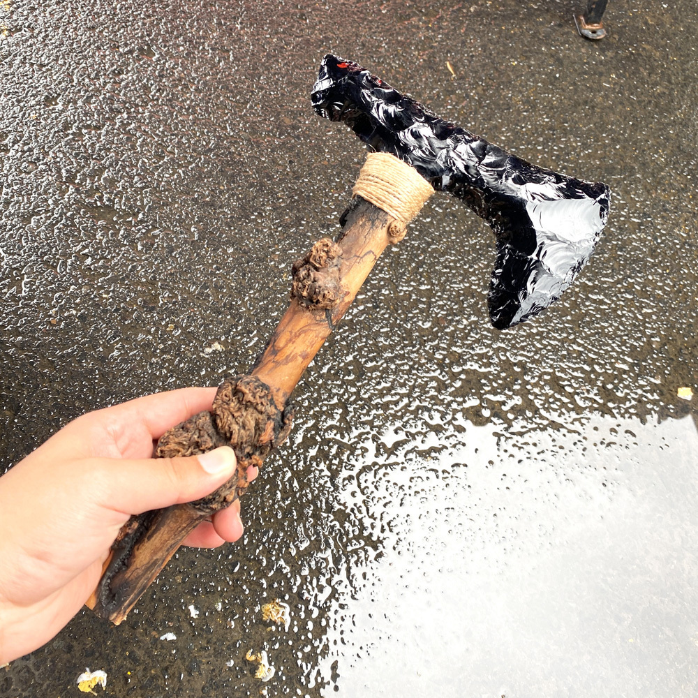 Hot Sales Obsidian Battle Axe Carving Hand Carved Healing Stone Wand Obsidian Sword Carving For Crystal Crafts Gift