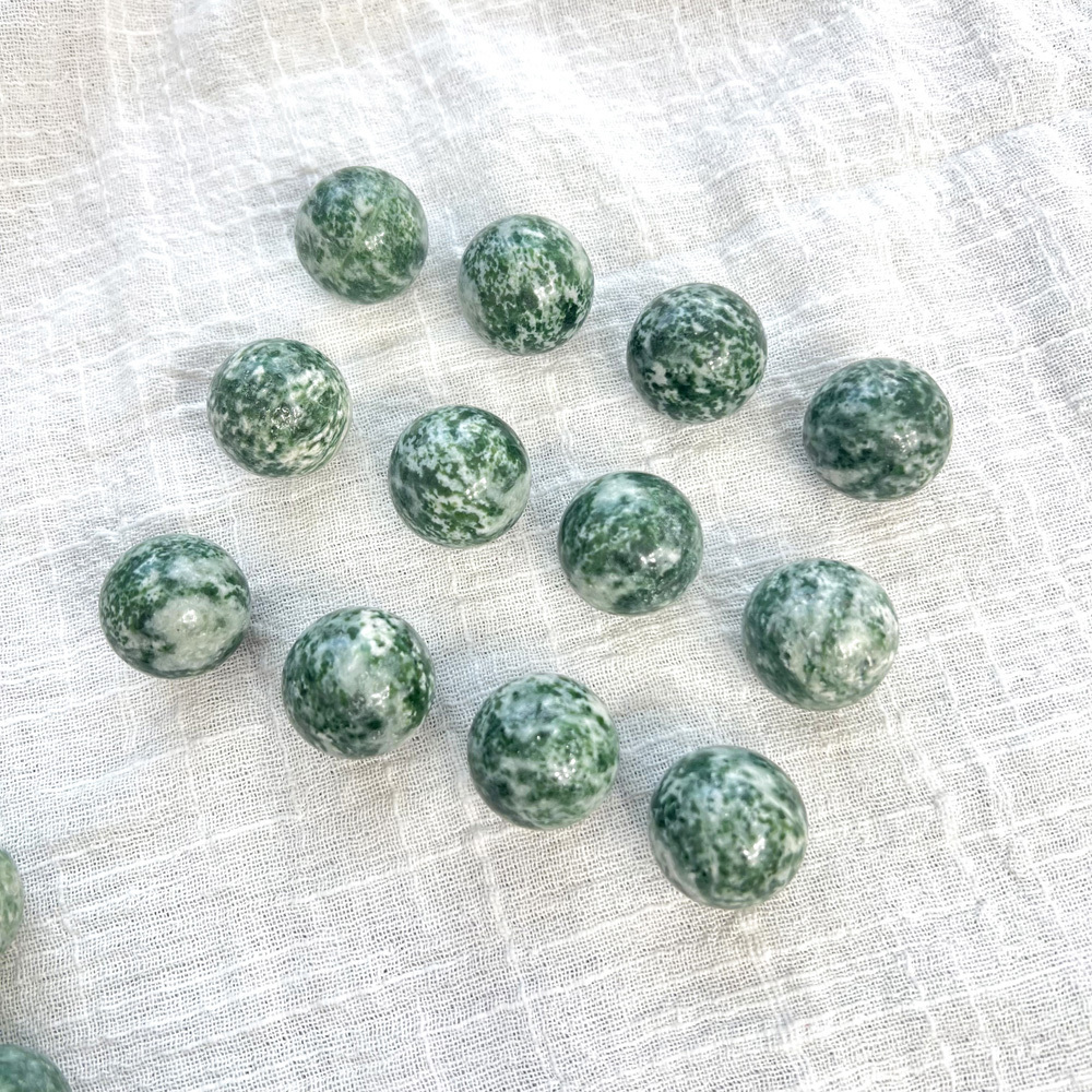 Factory Price Bluk 25mm Crystal Healing Stones Green Jade Qinghai Ball Sphere For Fengshui Ornaments