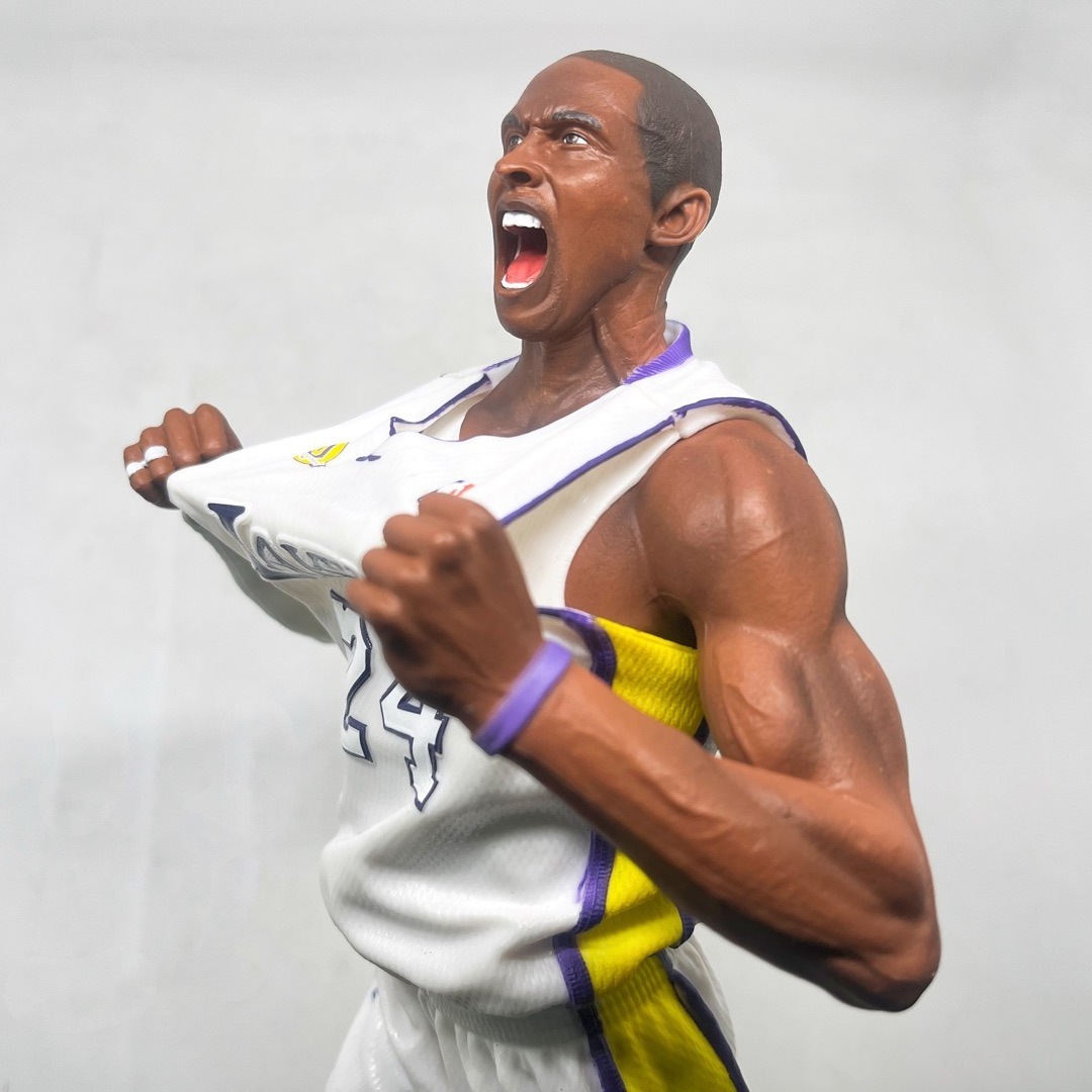 Kobe 35cm Resin Figure Statues collectable High Quality NBA-stars Role Action Figures Toys