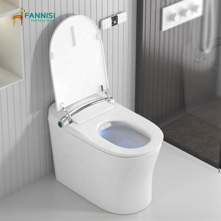 High quality bathroom intelligent toilet 220V automatic flush and cleaning toilet ceramic toilet