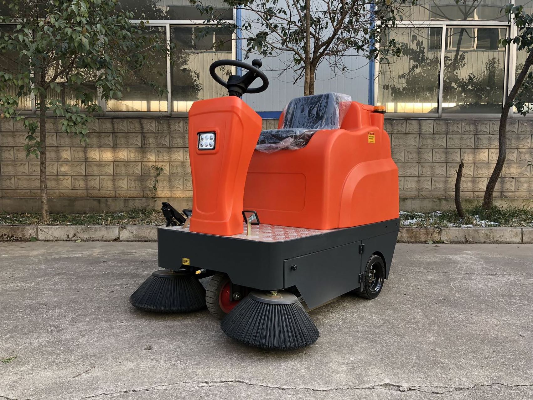 big cleaning size electric battery working china small sweepers