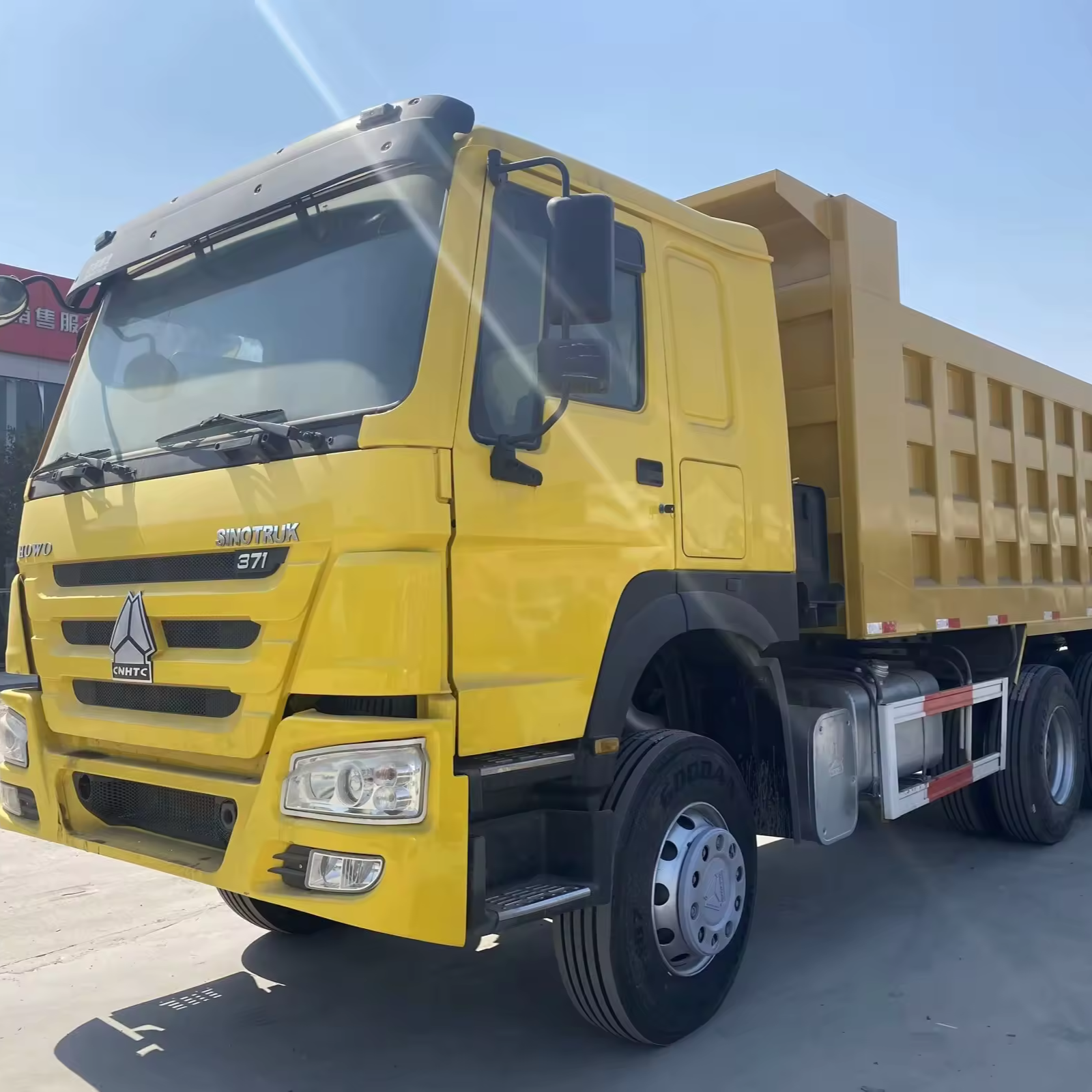 2021 Chinese SINOTRUK HOWO Yellow  6*4  50Tons 10-Wheel Truck With Good Condition Dumper  For Sale.