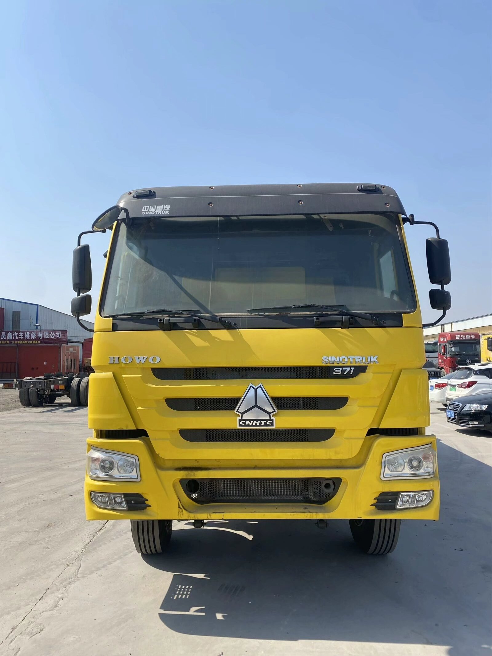 2022 Chinese SINOTRUK HOWO Yellow  6*4 10-Wheel 50 Tons With High Performance Dumper Truck For Sale.