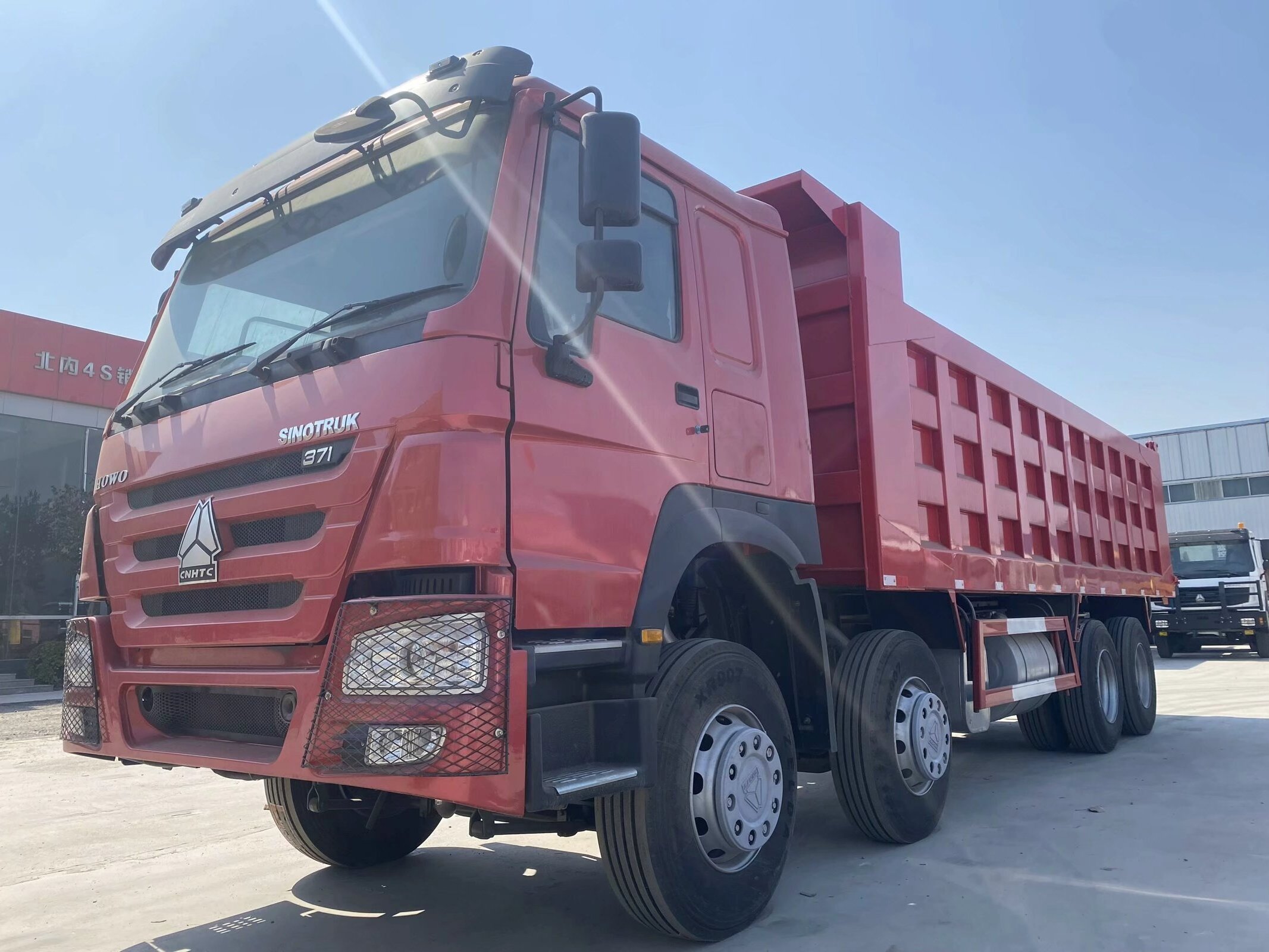 2021 Chinese Sinotruk Howo Used Red 12 Wheel 371HP With High Performance Dumper Truck For Load.