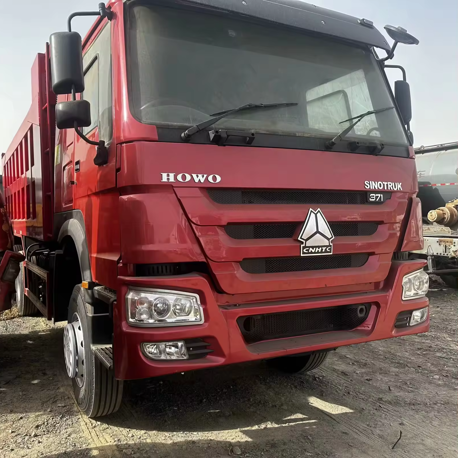 Factory Direct Sale Used HOWO 6x4 Dump Truck 10 Wheels Right Hand Drive 371HP Tipper Truck For Sale