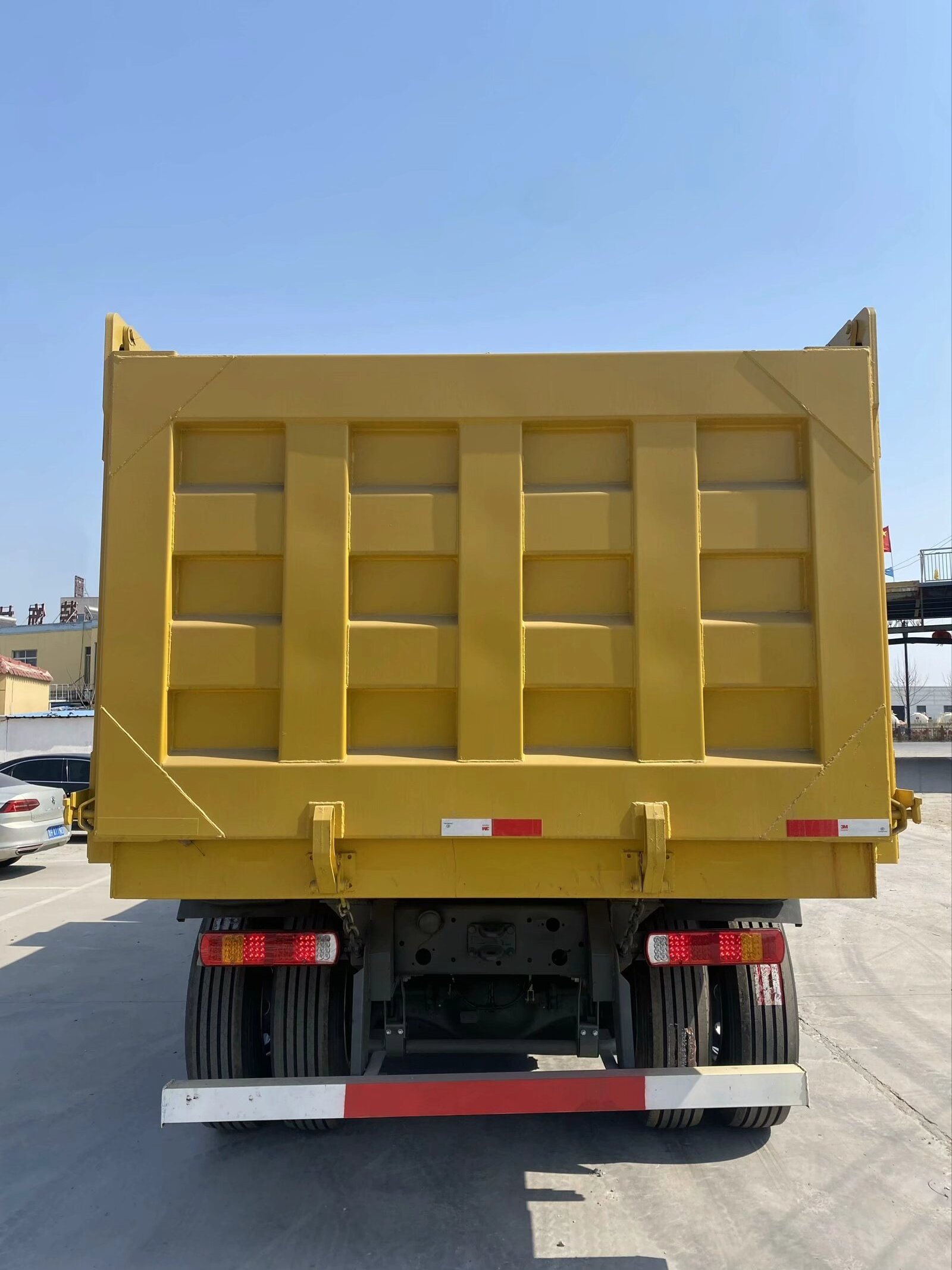 2022 Chinese SINOTRUK HOWO Yellow  6*4  50Tons 10-Wheel With Good Condition Dumper  For Load.