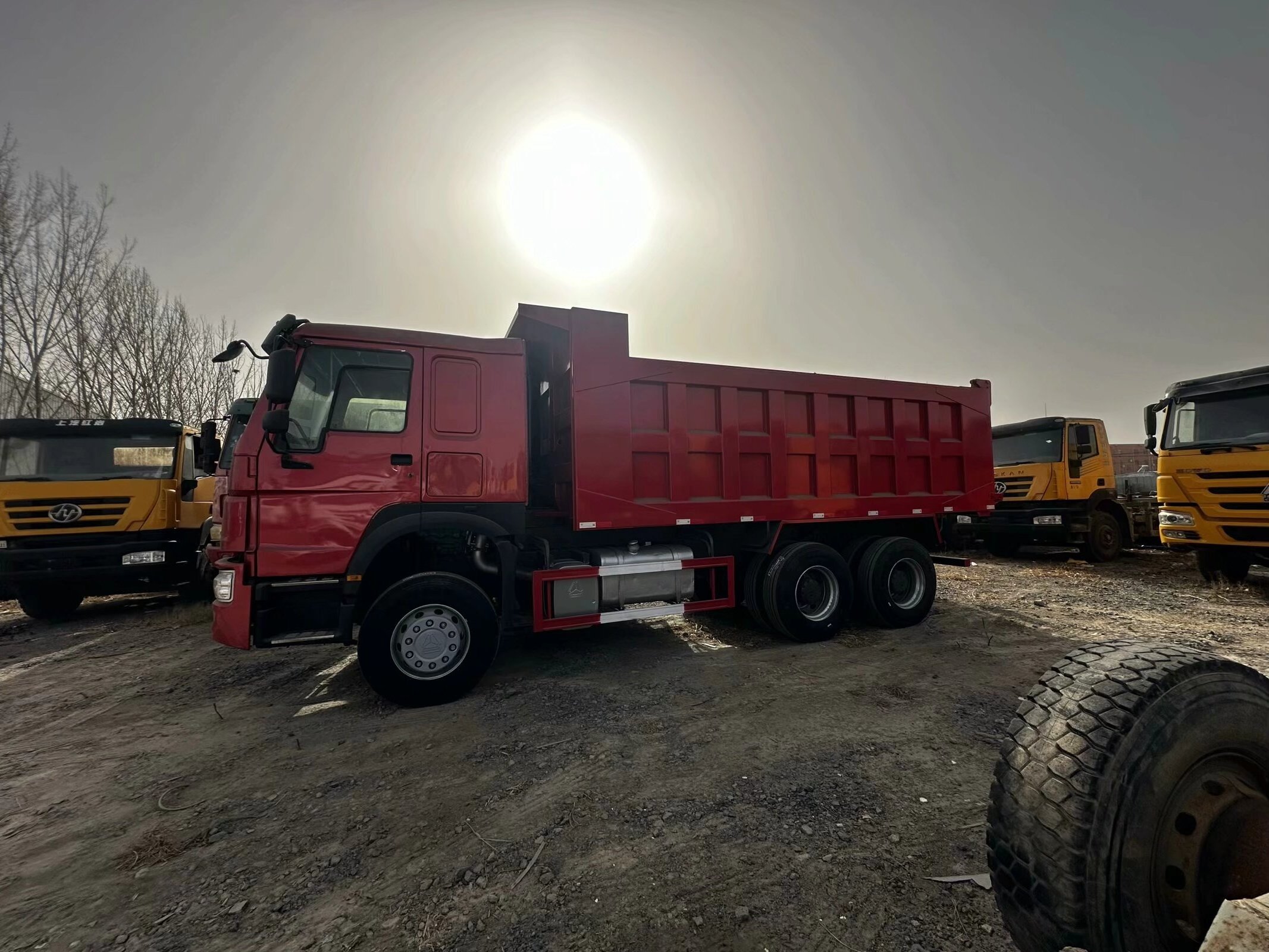 Factory Direct Sale Used HOWO 6x4 Dump Truck 10 Wheels Right Hand Drive 371HP Tipper Truck For Sale