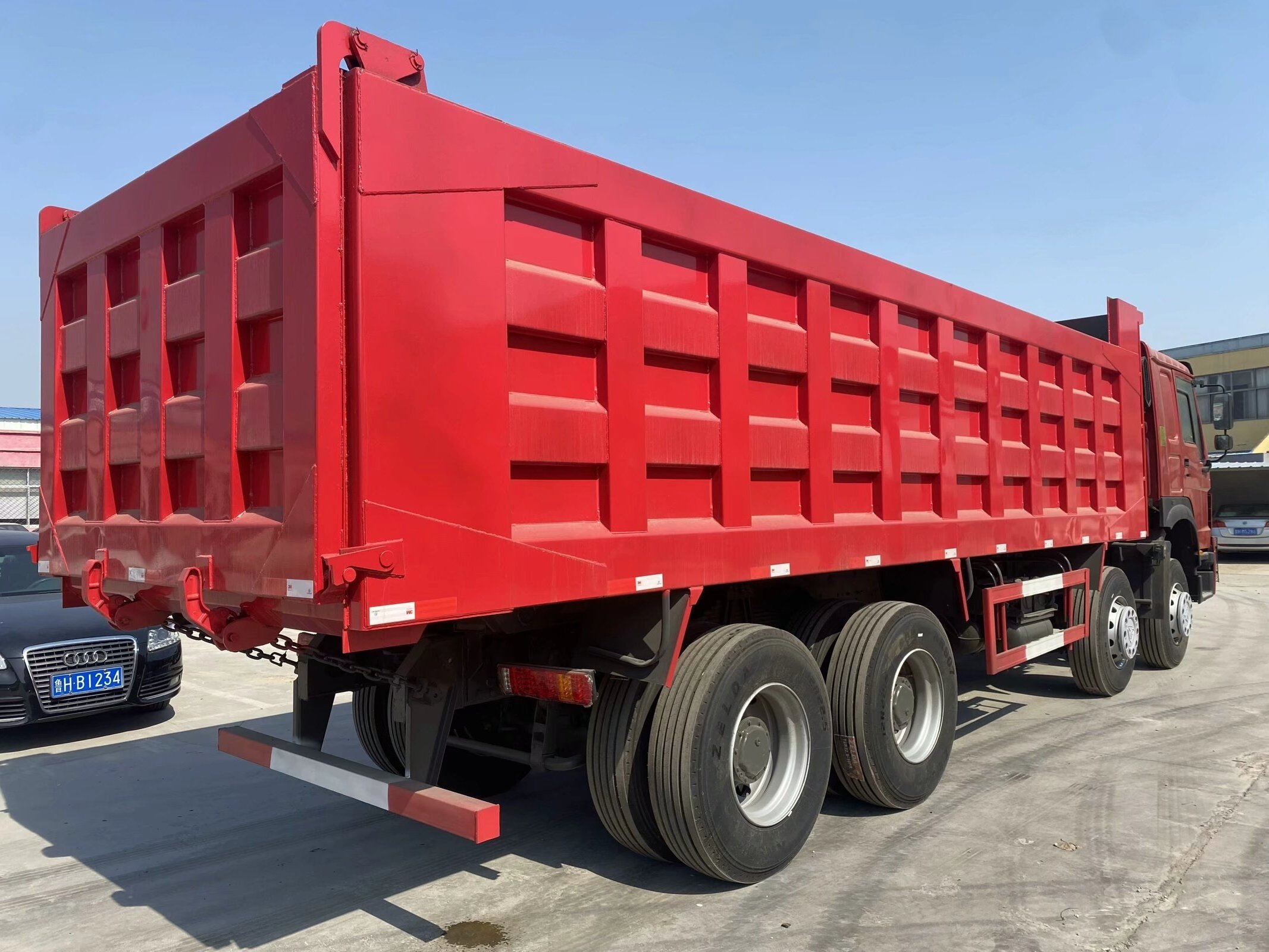 2021 Chinese Sinotruk Howo Used Red 12 Wheel 371HP With High Performance Dumper Truck For Load.