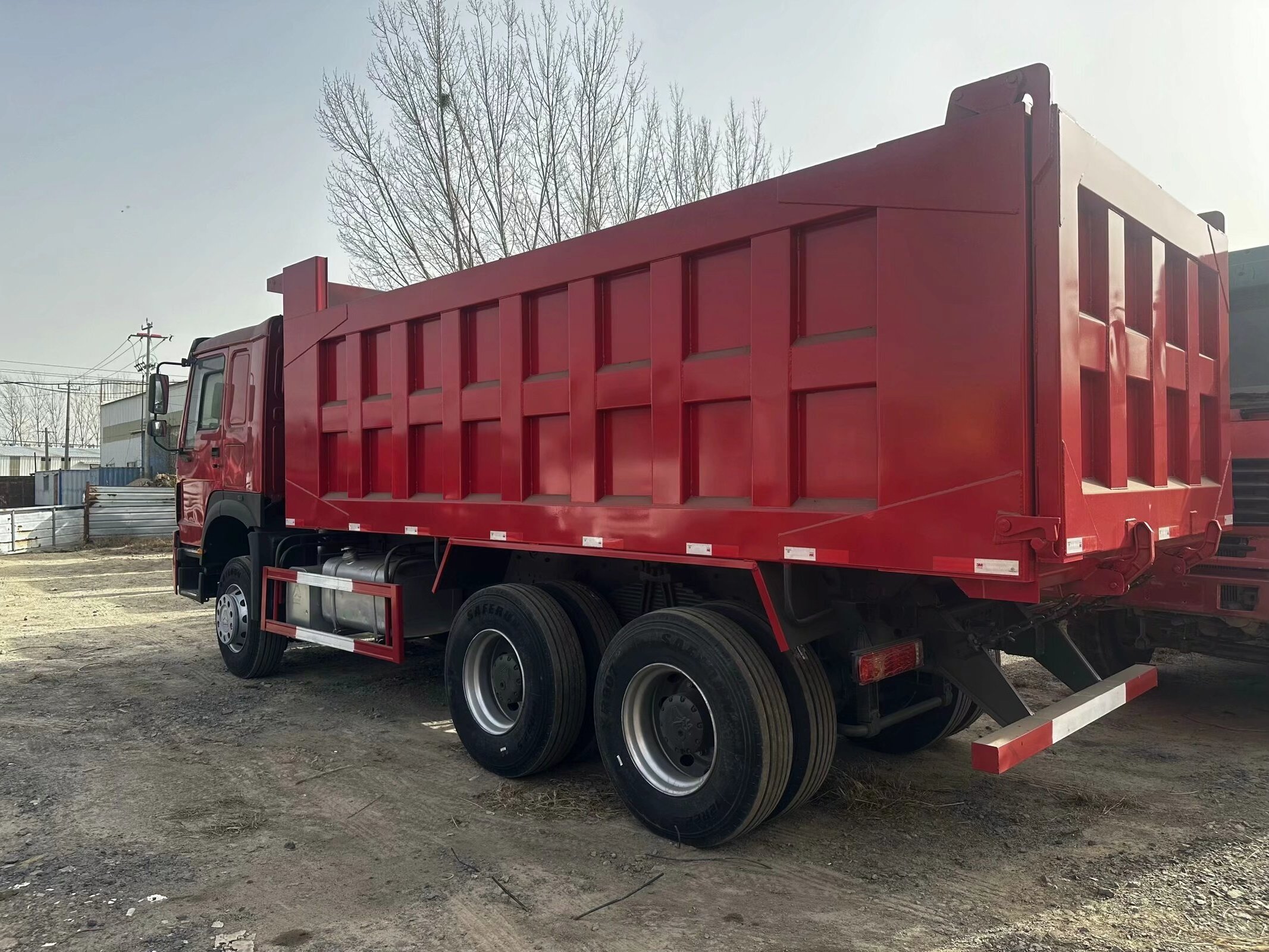 Factory Direct Sale Used HOWO 6x4 Dump Truck 10 Wheels Right Hand Drive 371HP Tipper Truck For Sale