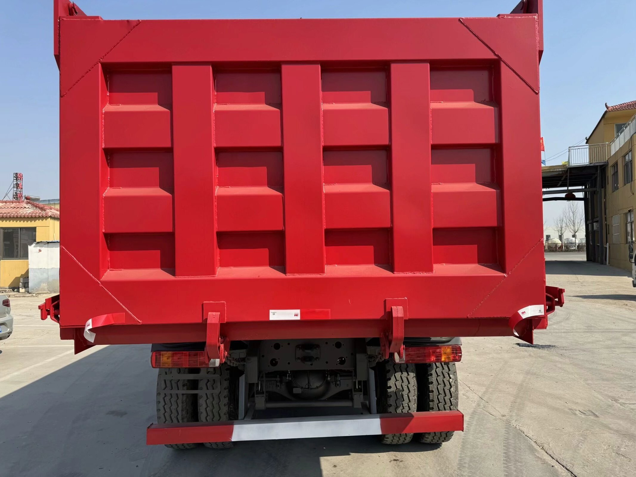 Good Price 12 Wheels Truck Factory HOWO Dumper Tipper Truck Sinotruk 8x4 Used Dump Truck For Sale