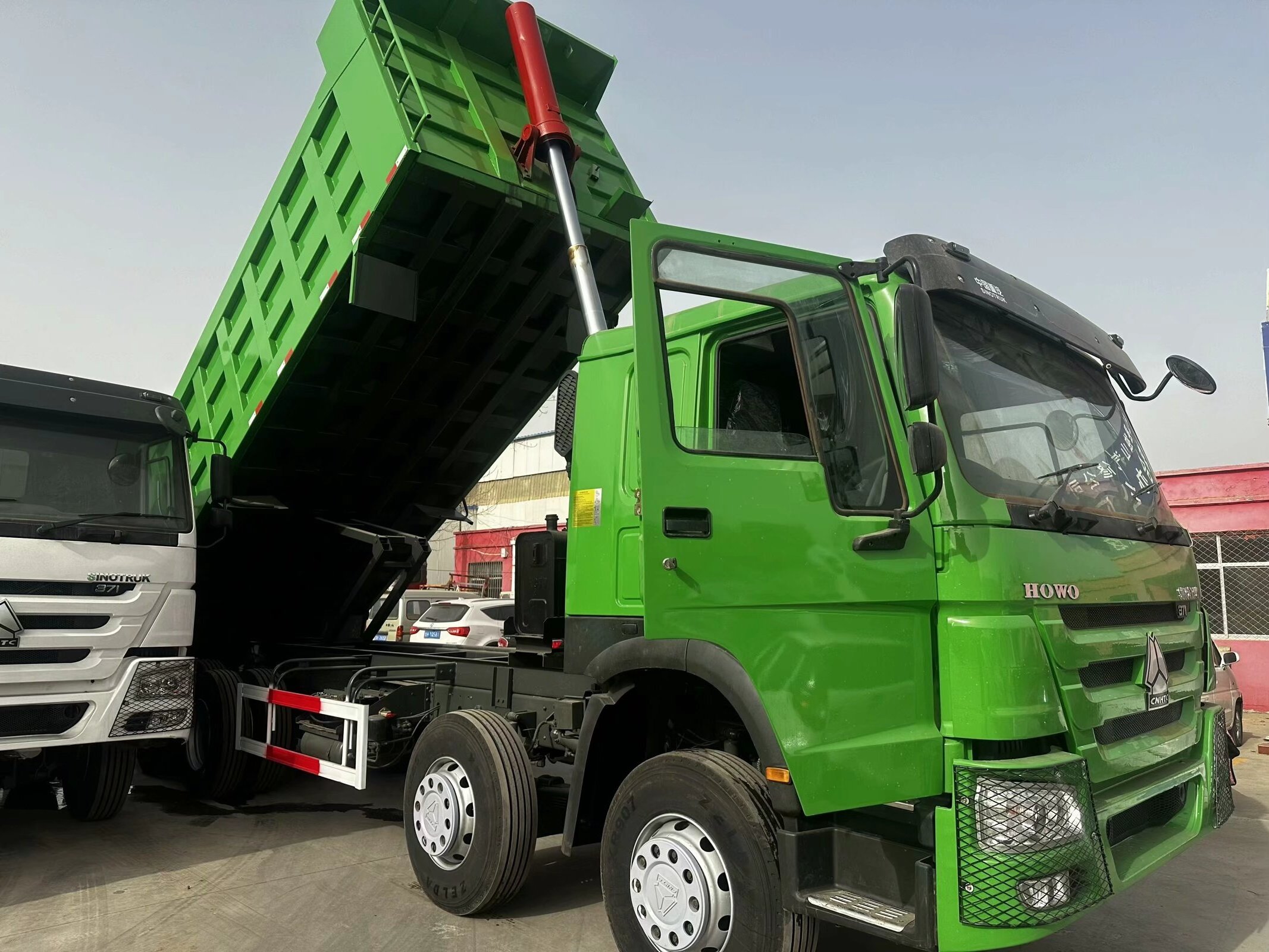 2021 Sinotruk Howo Used 8x4 12-Wheel Green With Fewer Kilometer Good Condition Tipper Dumper Truck  For Load.