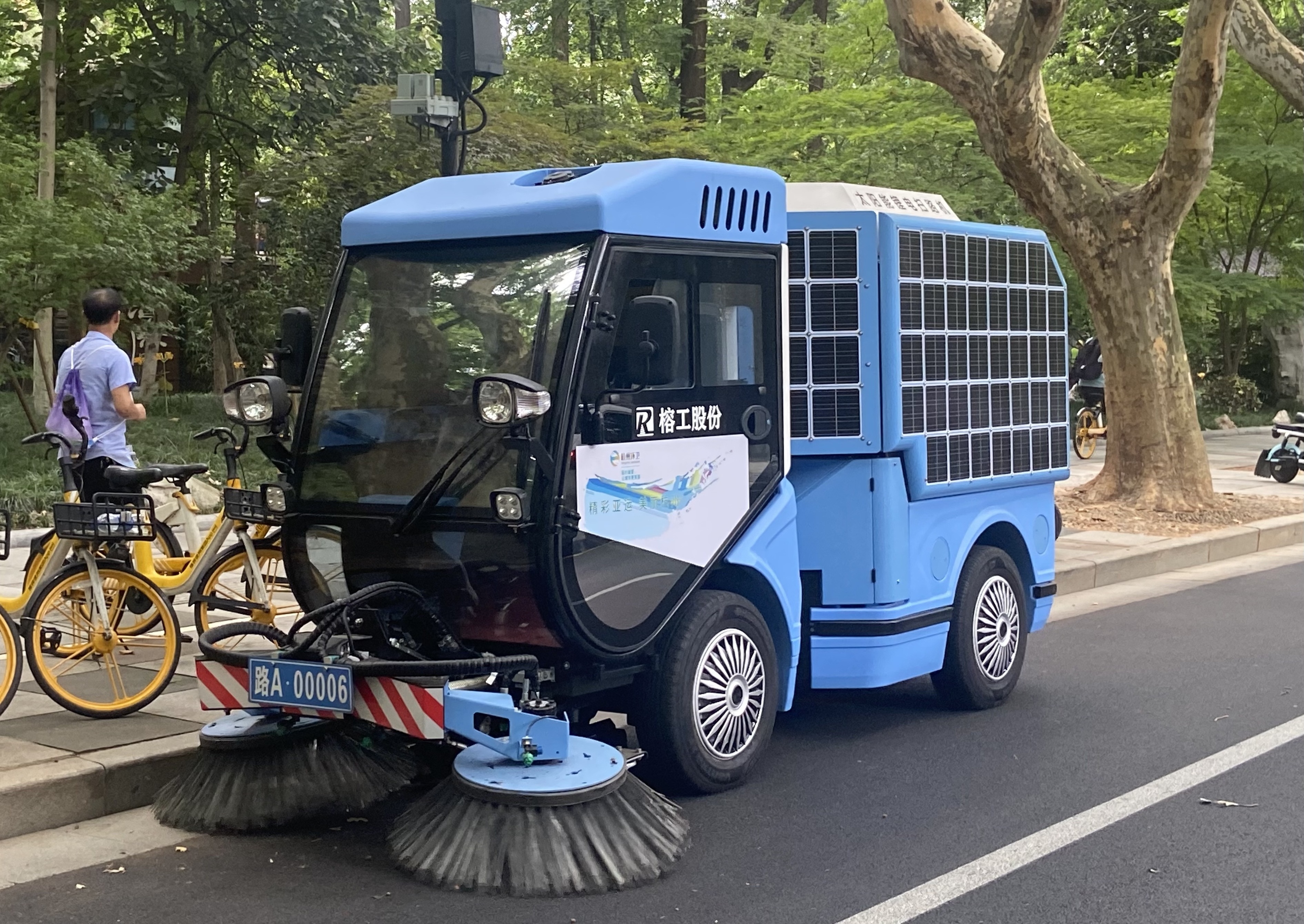 ride on vacuum cleaner battery powered floor sweeper  battery powered sweeper driven street sweeper for park