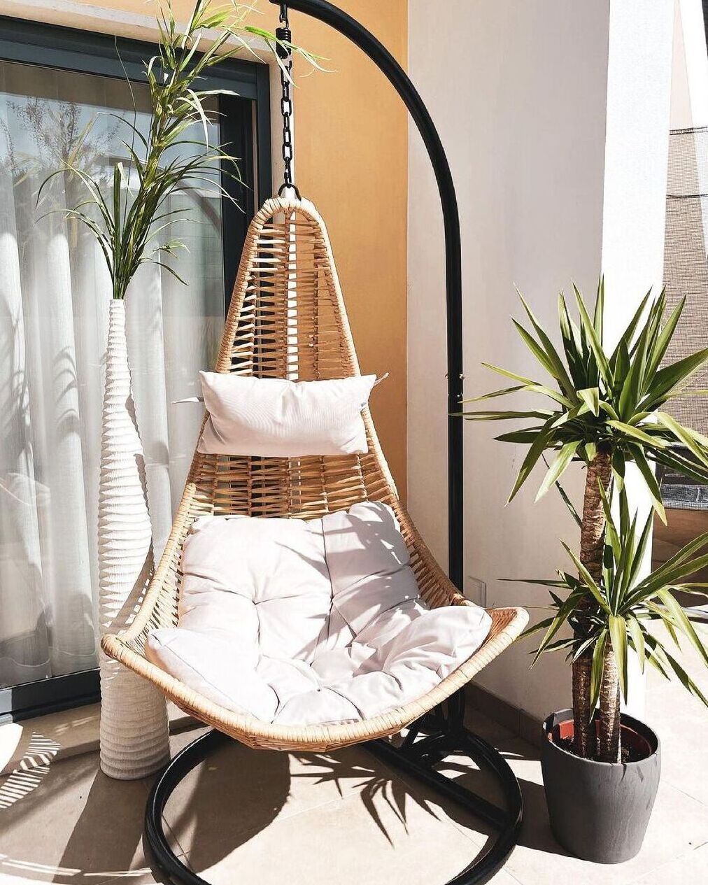 Outdoor Garden Rattan Single Egg Hanging Chair Patio Swing Chair