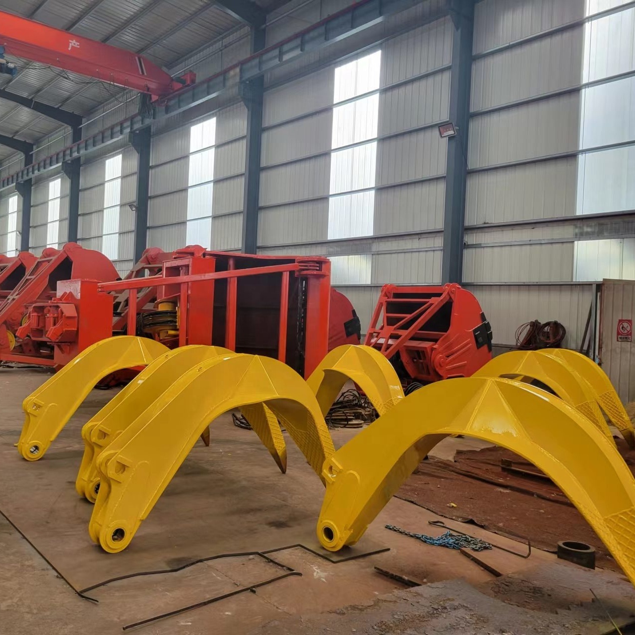 6 cubic meters of yellow hydraulic orange peel grab bucket can be used for heavy materials