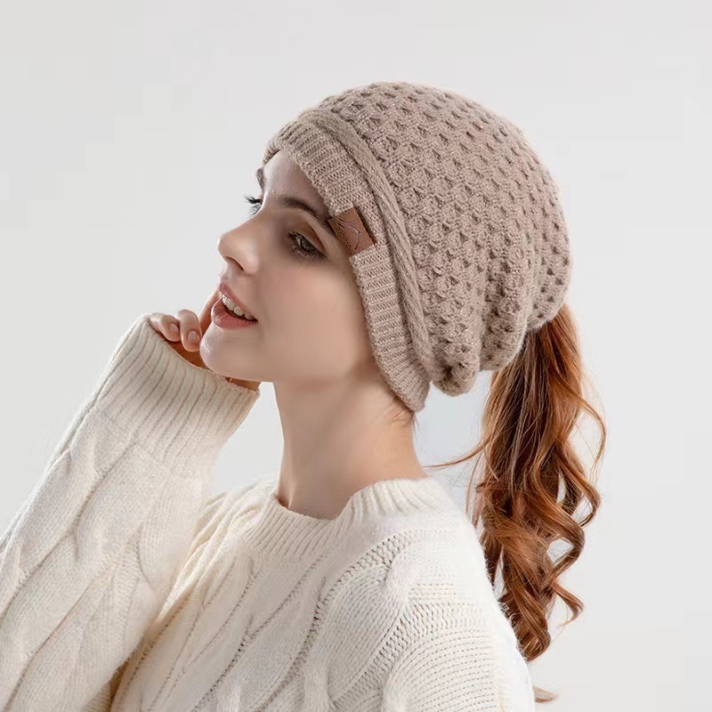 Sewingman 23SM8001 High Quality Ponytail Winter Hats Custom Knitted Beanie for Women