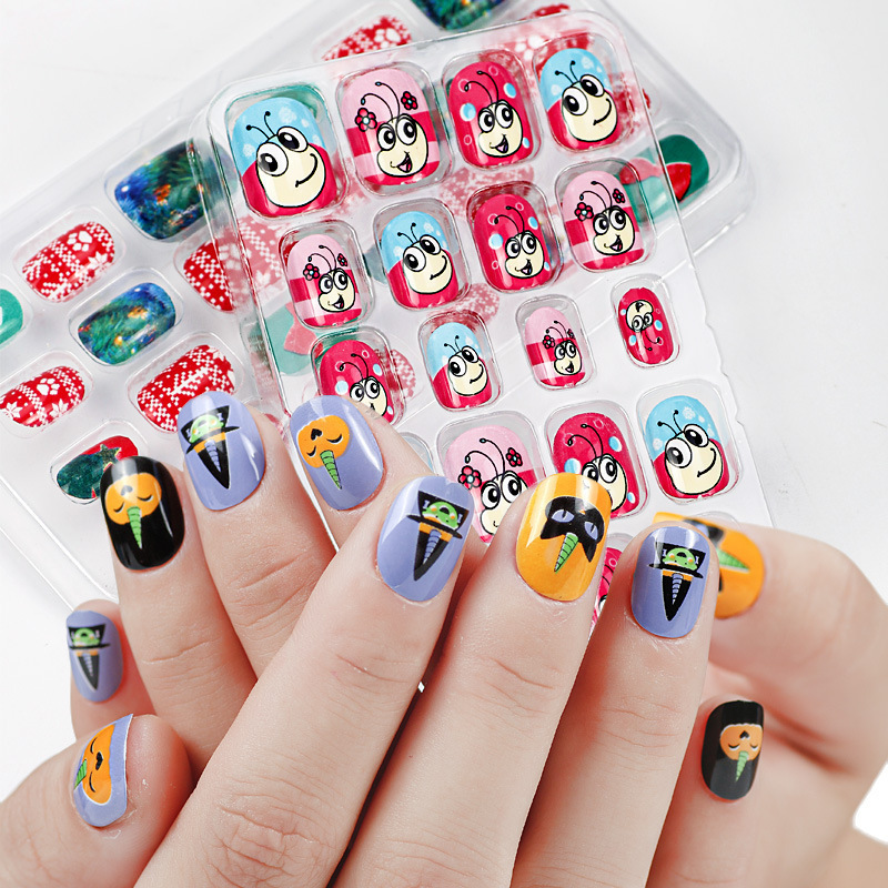 Fast Shipping Artificial Children Nails with Glue 24Pcs Christmas Carton Boxed Wearable Full Cover Press On False Kids Nails