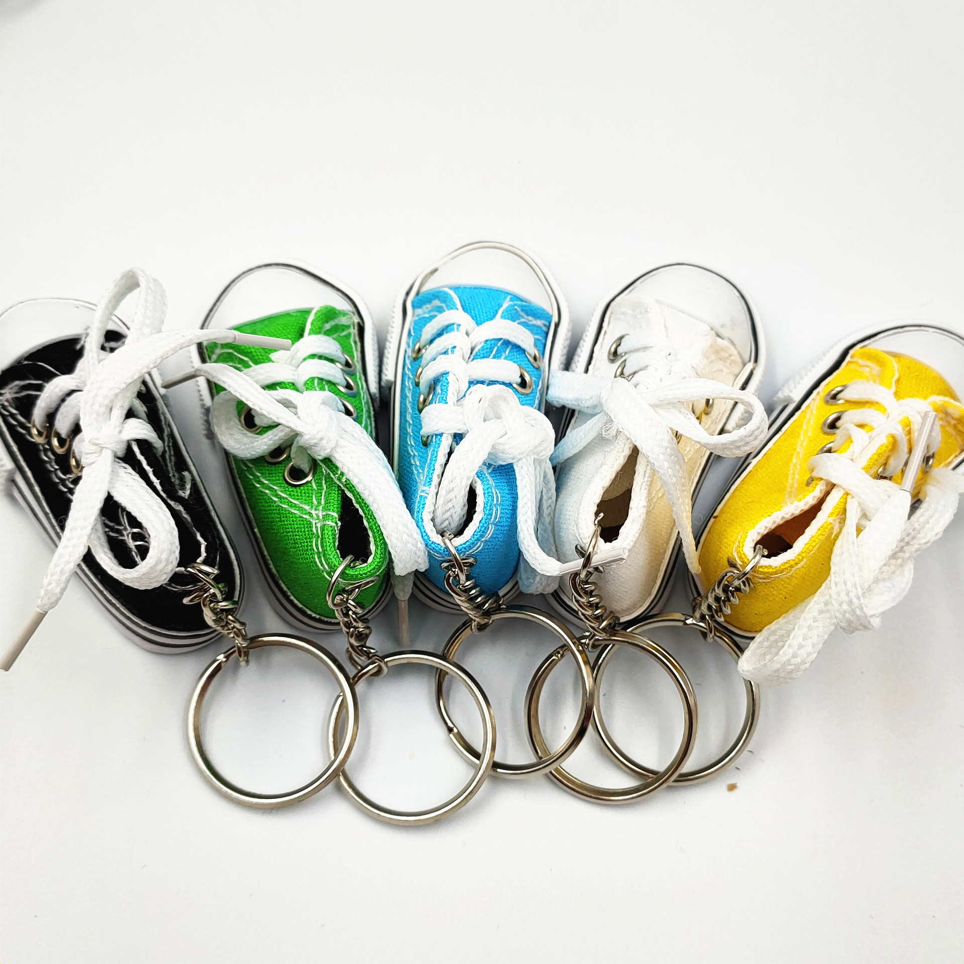 Mini simulation canvas shoes key chain pendant sports shoes case bag car personality pendant creative gift best-selling keychain