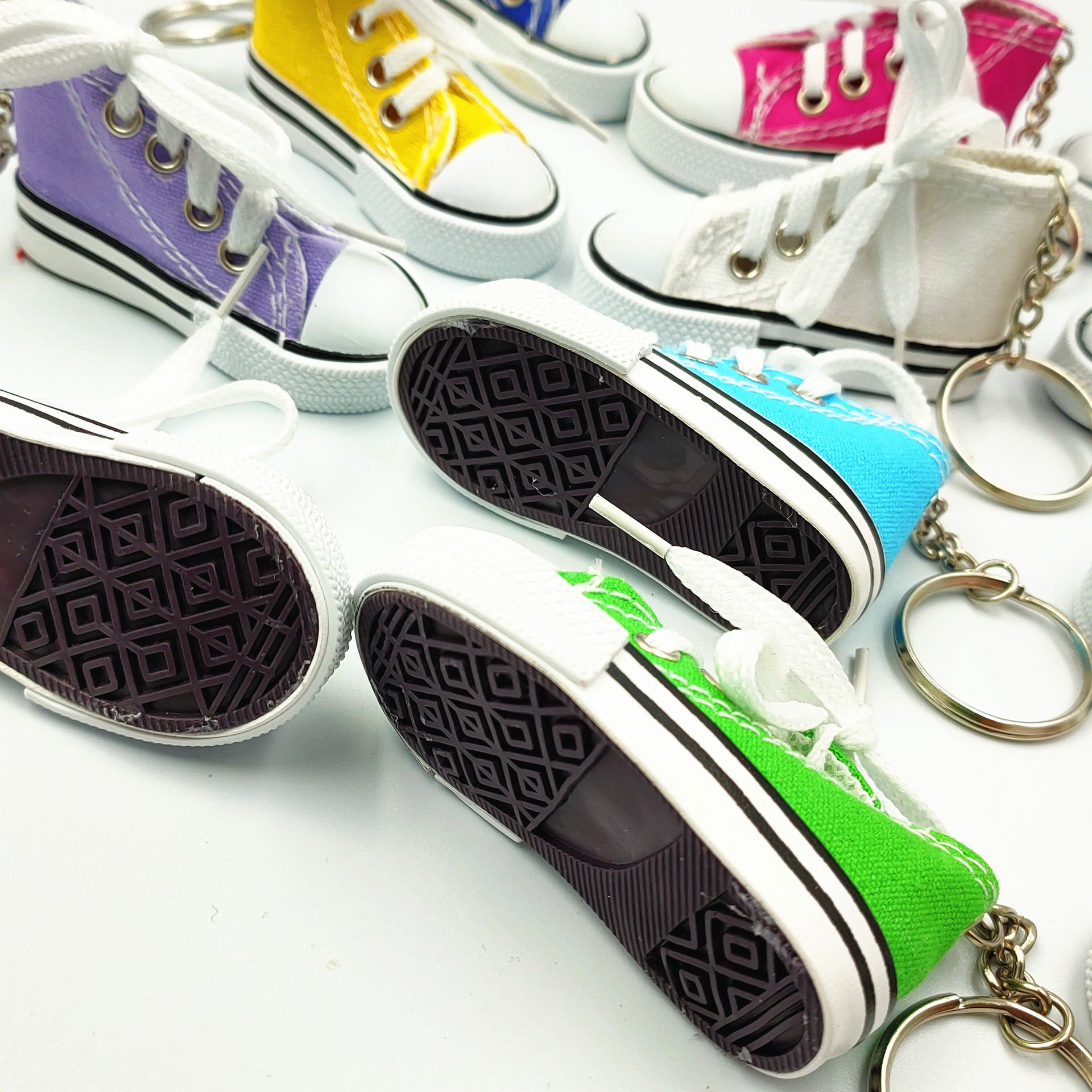 Mini simulation canvas shoes key chain pendant sports shoes case bag car personality pendant creative gift best-selling keychain